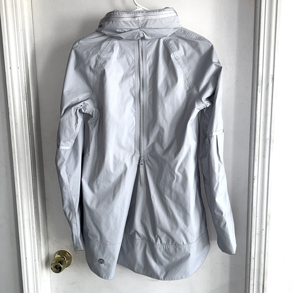 Lululemon Fo Drizzle Rain Jacket Silver Fox Sz 6 EUC /perfect - Picture 2 of 4